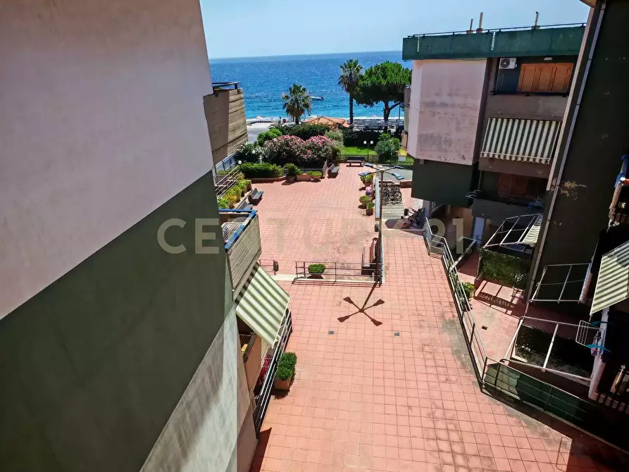 Immagine 27 di Trilocale in vendita  in Via dei Normanni 3 a Sant'alessio Siculo