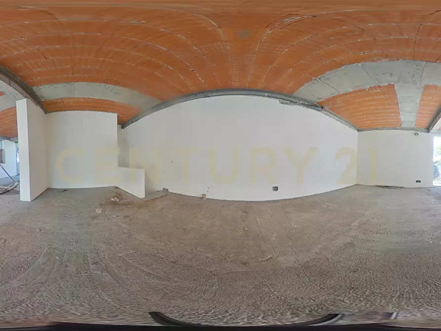 Immagine 30 di Locale commerciale in vendita  in Via Firenze 205 a Aci Castello