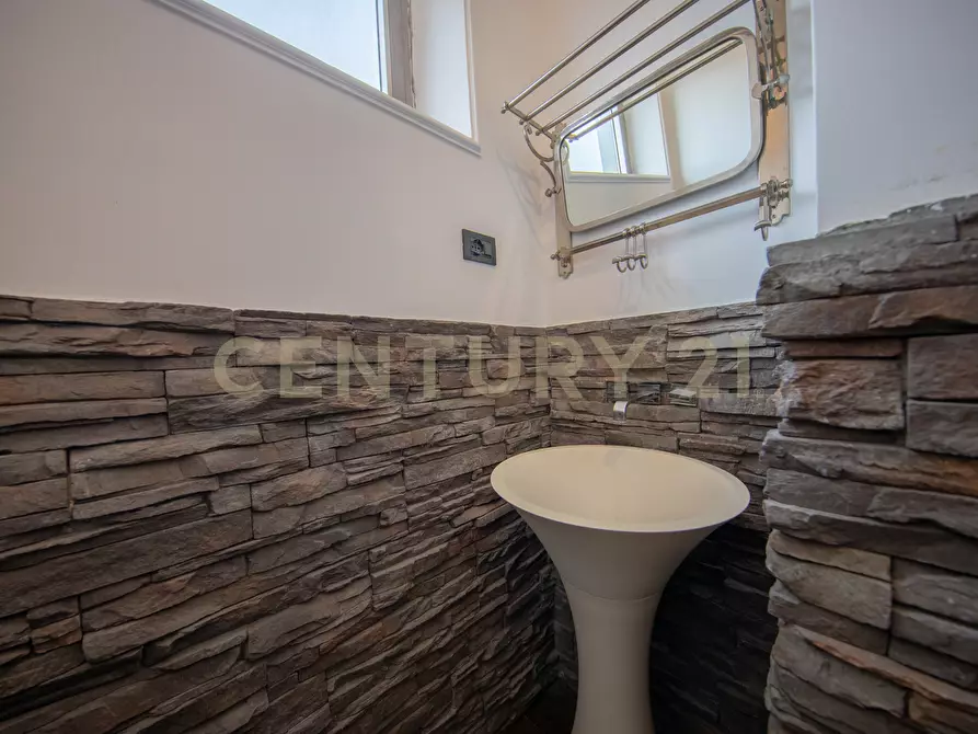 Immagine 7 di Trilocale in vendita  in Via Aurelia 301 a Roma