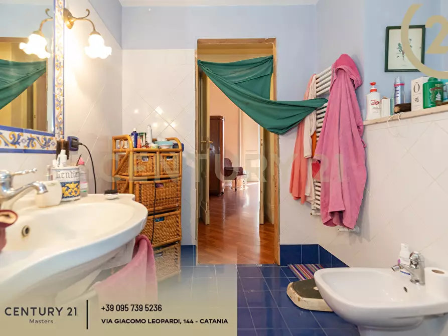 Immagine 96 di Pentalocale in vendita  in Via Etnea 196 a Catania