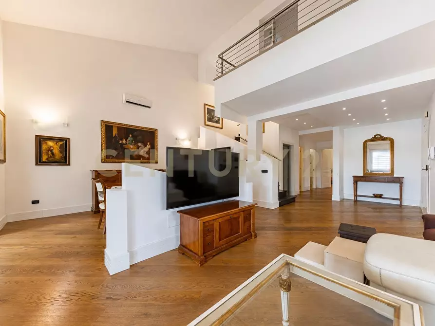 Immagine 1 di Villa in vendita  in Via Caporetto 23 a Anzio