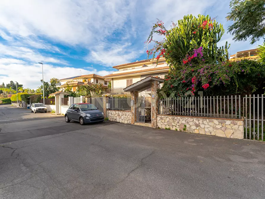 Immagine 2 di Casa bifamiliare in vendita  in Via Sebastiano Grasso 14 a Aci Catena