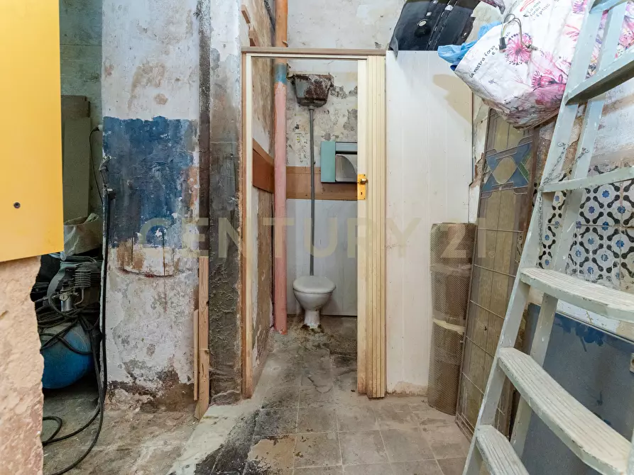 Immagine 25 di Bilocale in vendita  in Via Celeste 71 a Catania