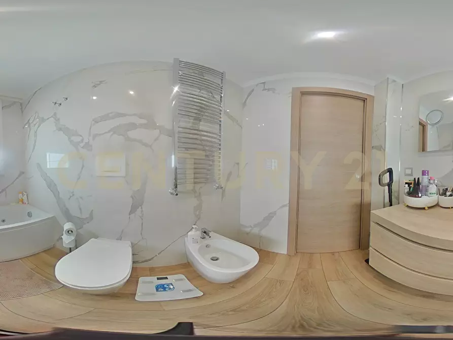 Immagine 66 di Pentalocale in vendita  in Via Lo Jacono Francesco 53 a Sant'agata Li Battiati