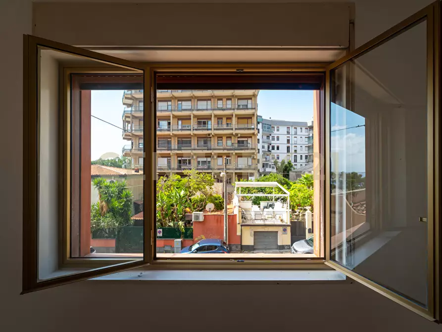 Immagine 43 di Bilocale in affitto  in Via delle Acacie 9 a Catania