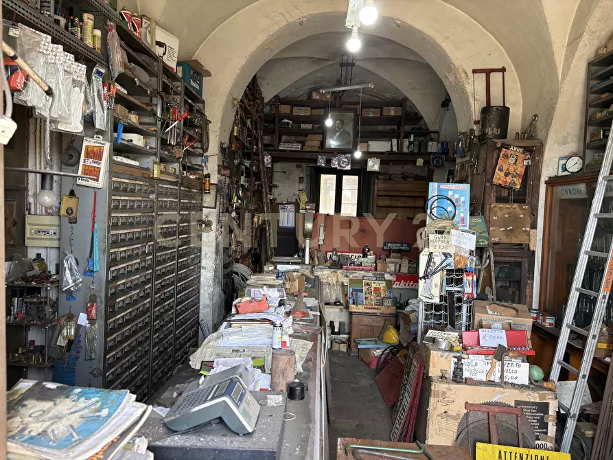 Immagine 15 di Locale commerciale in vendita  in Via 6 Aprile 59 a Catania