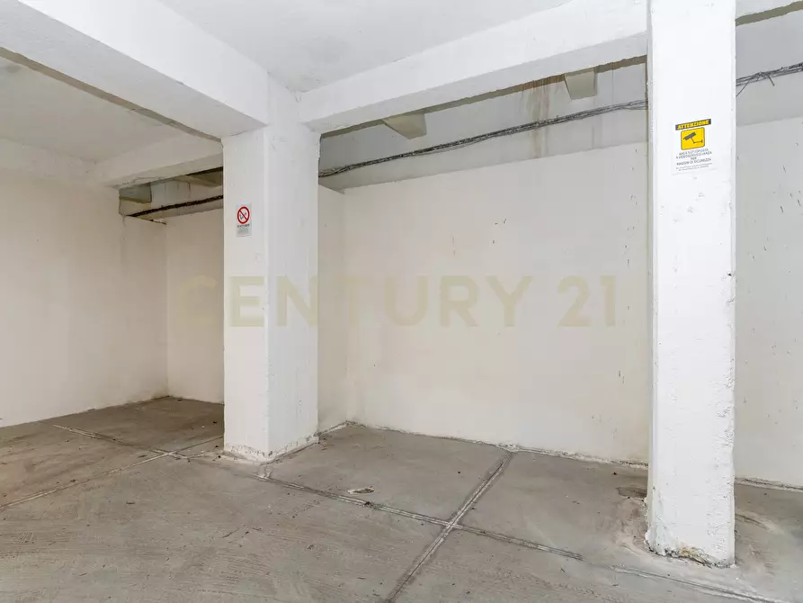 Immagine 41 di Garage in vendita  in Viale Artale Alagona 27 a Catania
