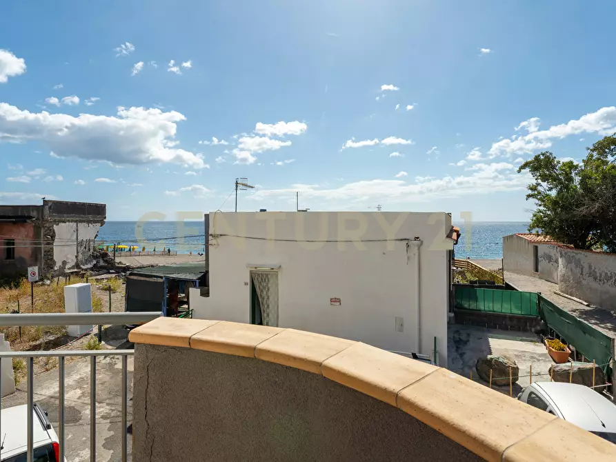 Immagine 30 di Trilocale in vendita  in Via Spiaggia 306 a Catania