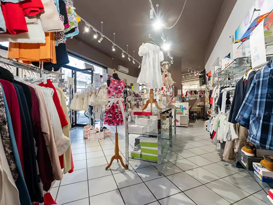 Immagine 7 di Attività commerciale in vendita  in Via Vittorio Emanuele 214 a Belpasso