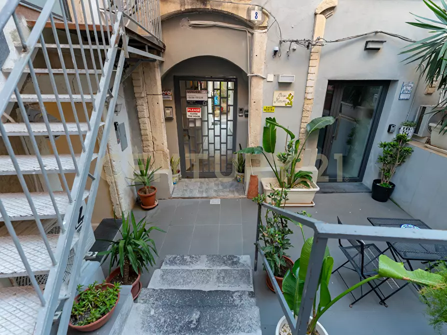 Immagine 2 di Pentalocale in vendita  in Via Alfieri 7 a Catania