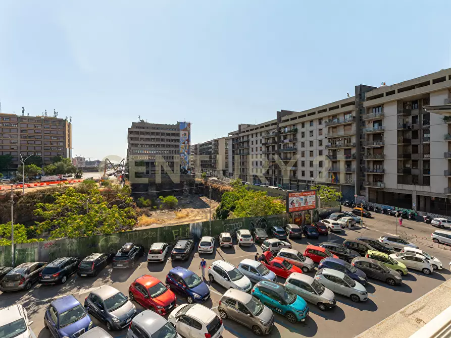 Immagine 40 di Pentalocale in vendita  in Corso Sicilia 64 a Catania