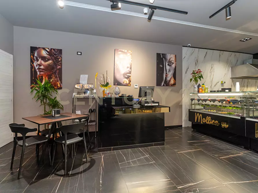 Immagine 17 di Attività commerciale in vendita  in Corso Indipendenza 131 a Catania