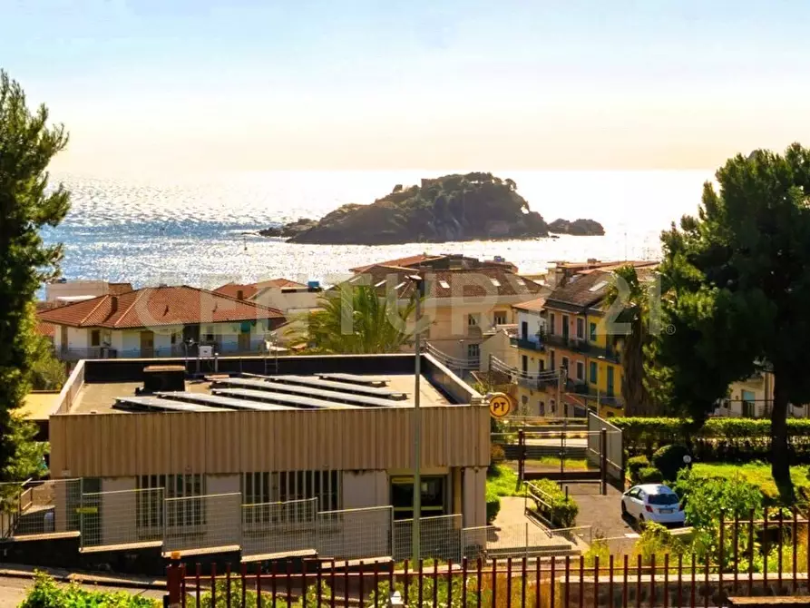 Immagine 1 di Appartamento in vendita  in Via Spagnola 51 a Aci Castello