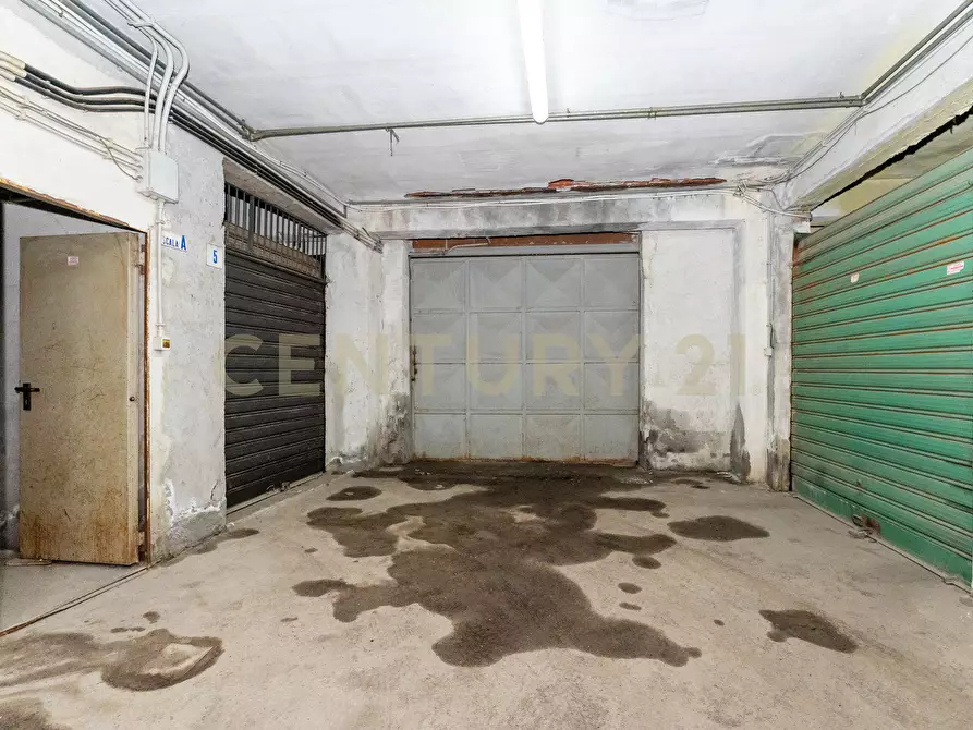 Immagine 31 di Magazzino in vendita  in Via del Bosco 407 a Catania