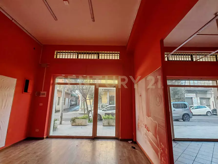 Immagine 4 di Locale commerciale in vendita  in Via Guglielmo Marconi 40 a Gravina Di Catania