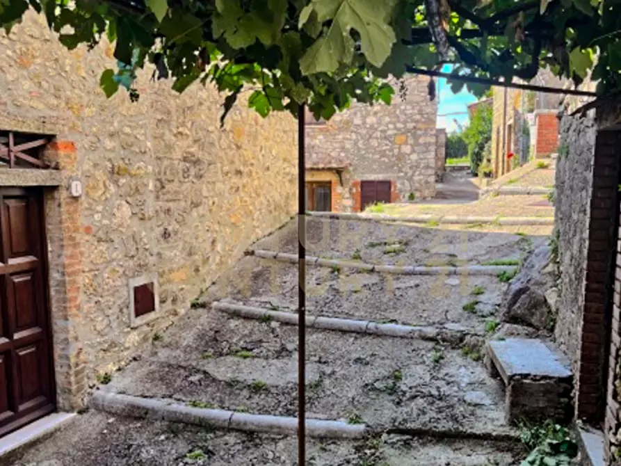 Immagine 2 di Bilocale in vendita  in Via delle Pieve 9 a Semproniano