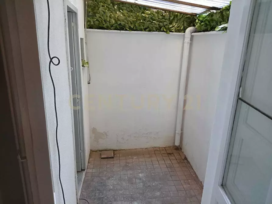 Immagine 8 di Locale commerciale in affitto  in Via Vittorio Emanuele 72 a Aci Catena