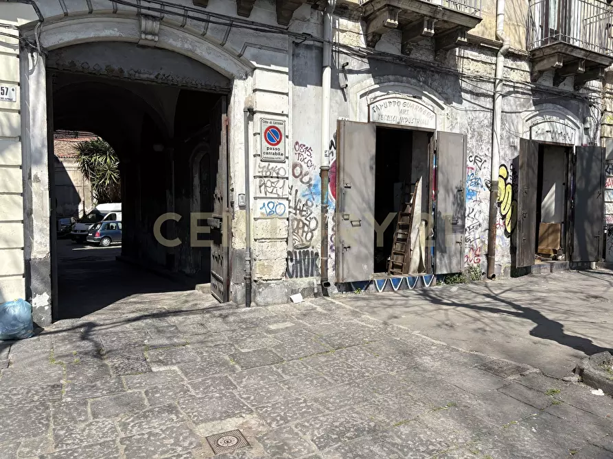 Immagine 4 di Locale commerciale in vendita  in Via 6 Aprile 59 a Catania