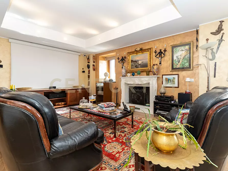 Immagine 28 di Villa in vendita  in Via Brinzio 20 a Aci Catena