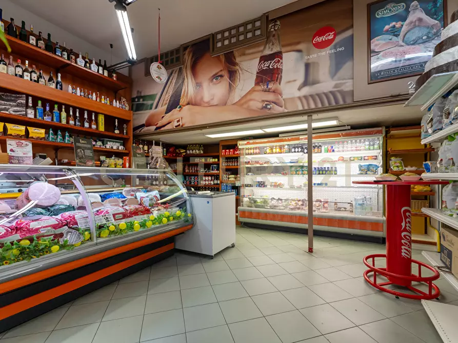 Immagine 19 di Locale commerciale in vendita  in Via Caronda 440 a Catania