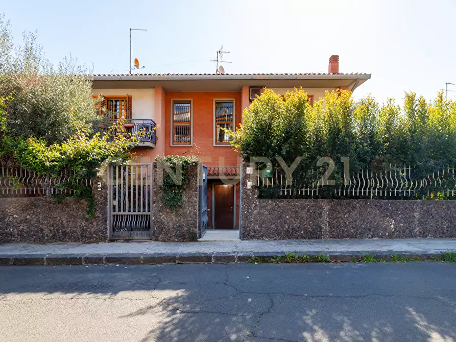 Immagine 1 di Villa in vendita  in Via Tevere 77 a San Gregorio Di Catania