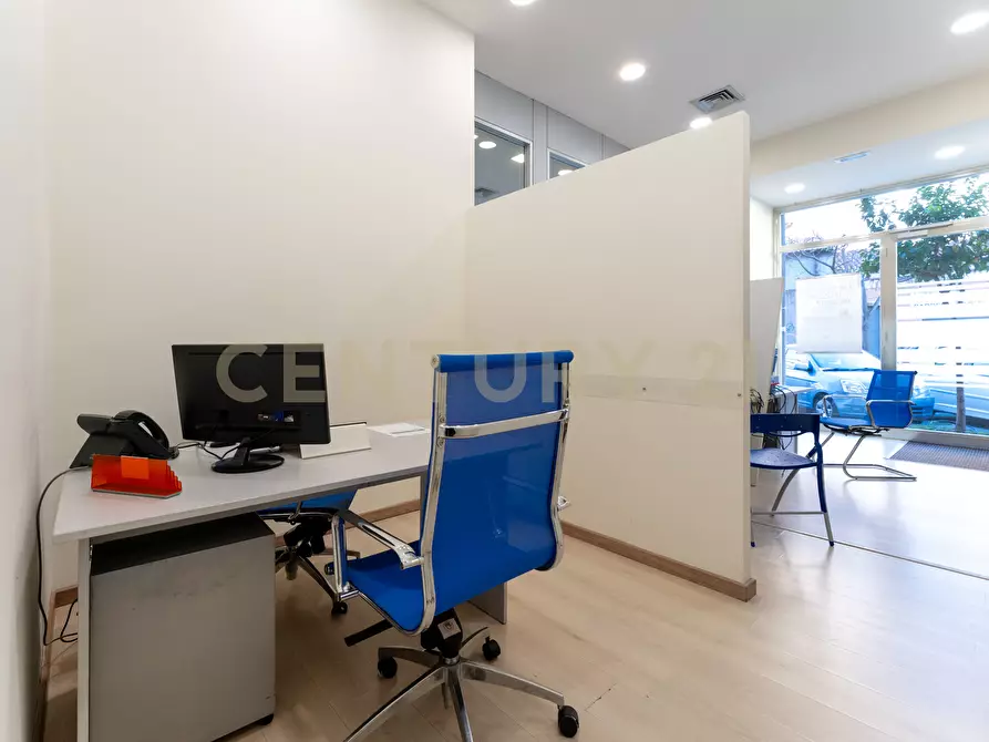 Immagine 27 di Locale commerciale in vendita  in Corso delle Province 23 a Catania