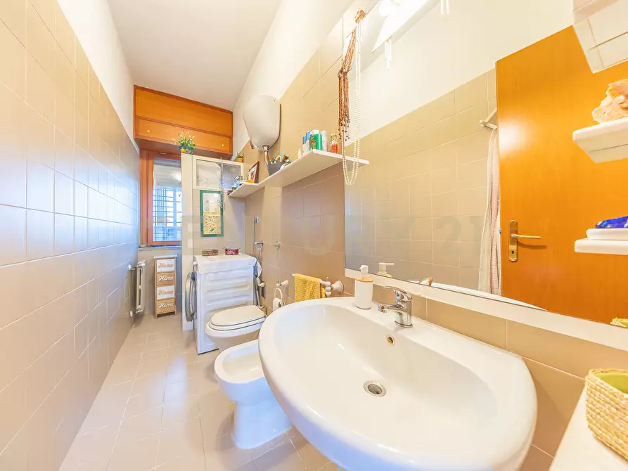 Immagine 22 di Trilocale in vendita  in Via Paolo Barison 14 a Roma