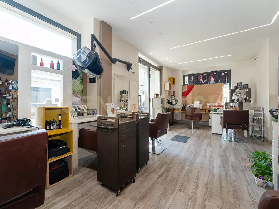 Immagine 12 di Locale commerciale in vendita  in Via del Bosco 163 a Catania