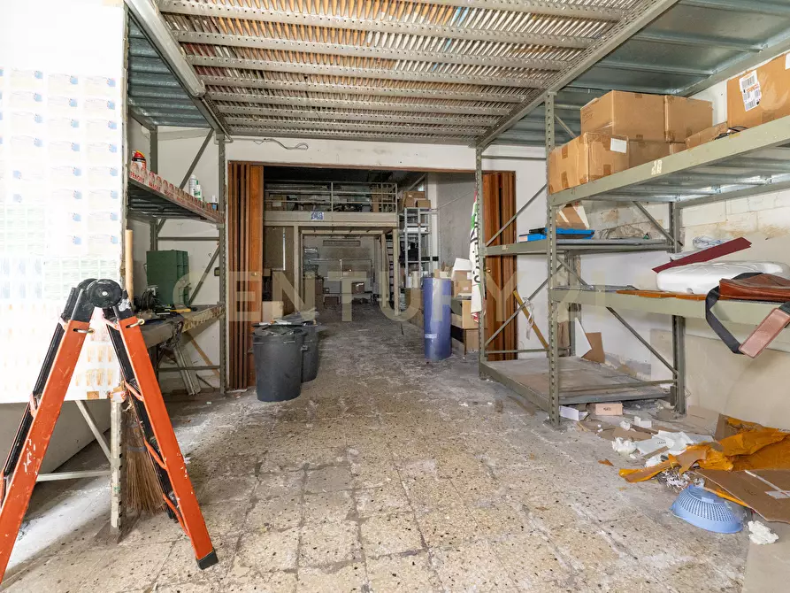 Immagine 34 di Magazzino in vendita  in Via Convento del Carmine 6 a Tremestieri Etneo