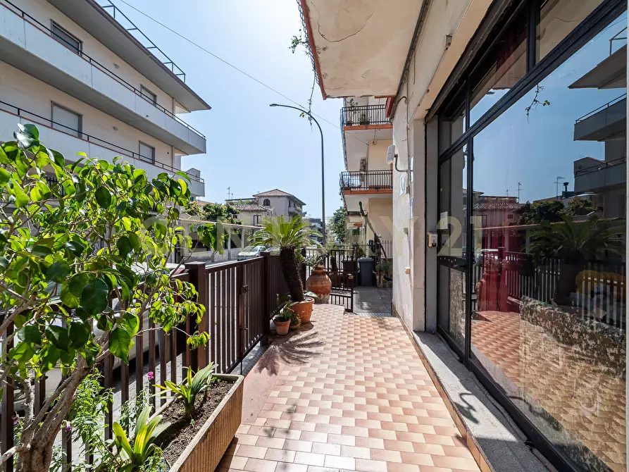 Immagine 5 di Locale commerciale in vendita  in Via Mario Rapisardi 20 a Fiumefreddo Di Sicilia