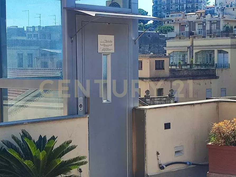 Immagine 42 di Palazzo in vendita  a Messina