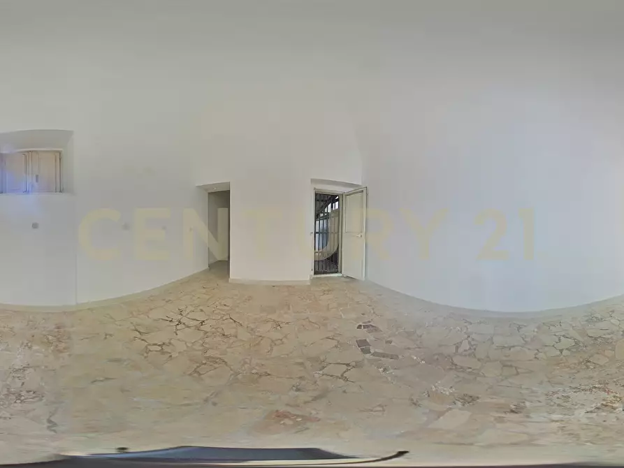 Immagine 13 di Locale commerciale in vendita  in Via Nizzeti 3 a Tremestieri Etneo