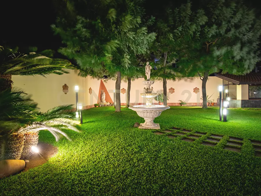 Immagine 81 di Villa in vendita  in Via Salemi 19 a Mascalucia