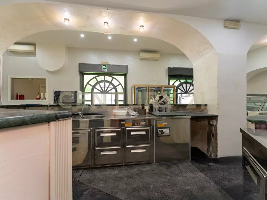 Immagine 14 di Bar / Ristorante in vendita  in Viale Papa Giovanni XXIII 46 a Camporotondo Etneo