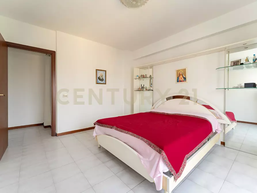 Immagine 37 di Quadrilocale in vendita  in Viale Librino 1 a Catania