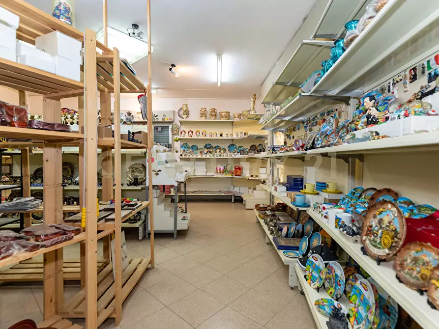 Immagine 13 di Locale commerciale in vendita  in Via Antonio Gramsci 3434 a Fiumefreddo Di Sicilia