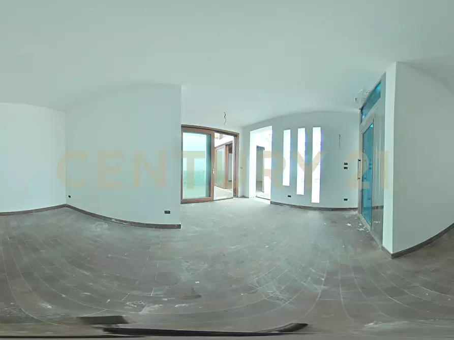 Immagine 83 di Pentalocale in vendita  in Via Lorenzo Maddem 67 a Acireale