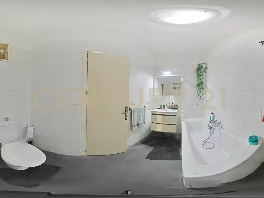 Immagine 50 di Casa indipendente in vendita  in Piazza Guglielmo Marconi 1 a Camporotondo Etneo