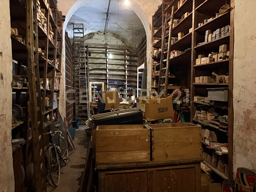 Immagine 28 di Locale commerciale in vendita  in Via 6 Aprile 61 a Catania