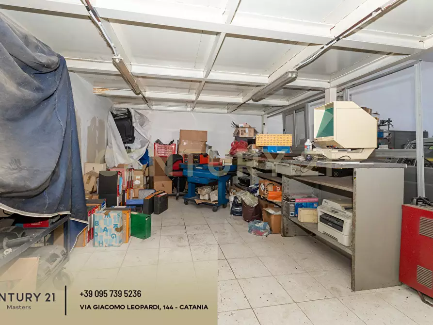 Immagine 27 di Locale commerciale in vendita  in Via Antonio Prestinenza 7 a Catania