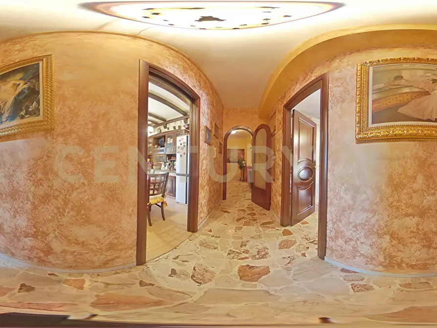 Immagine 58 di Pentalocale in vendita  in Via Carrubella 155 a Gravina Di Catania