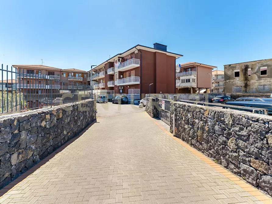 Immagine 31 di Quadrilocale in vendita  in Via Nazionale 32 a Aci Castello