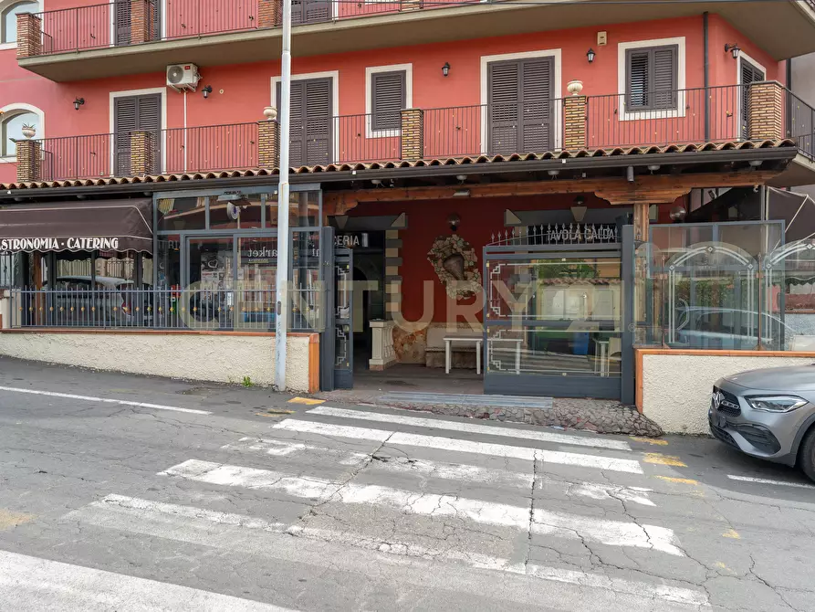 Immagine 1 di Bar / Ristorante in vendita  in Viale Papa Giovanni XXIII 46 a Camporotondo Etneo