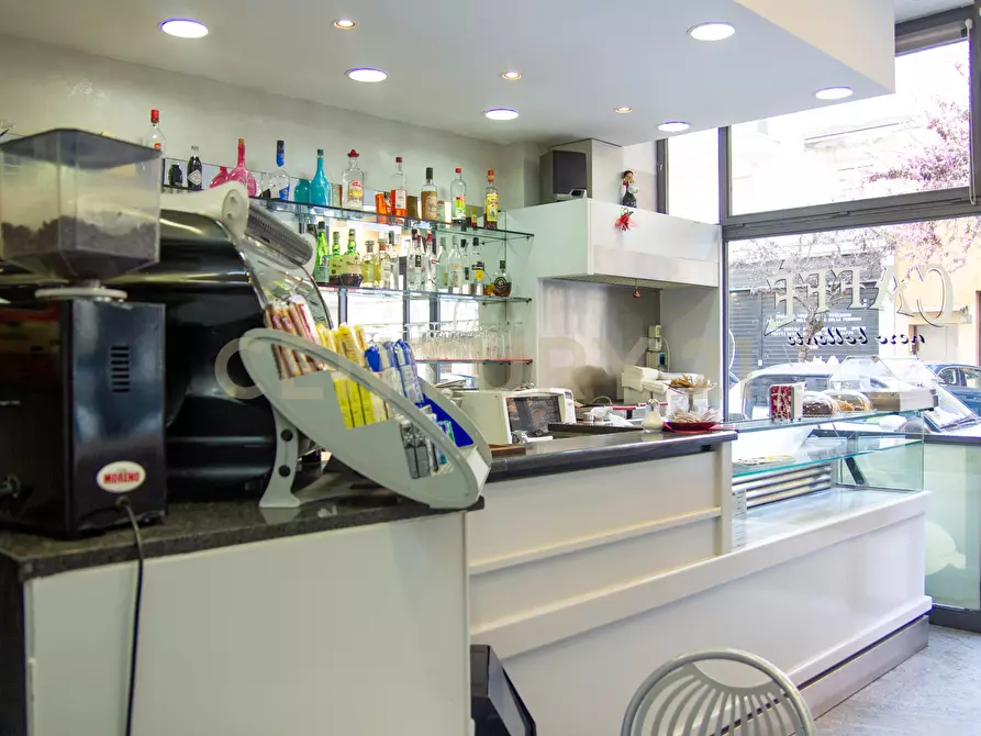 Immagine 21 di Bar / Ristorante in vendita  in Via Tripolitania 203 a Roma
