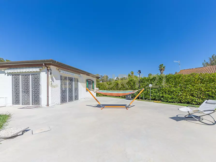 Immagine 56 di Villa in vendita  in Strada Isola Bella 43 a Latina