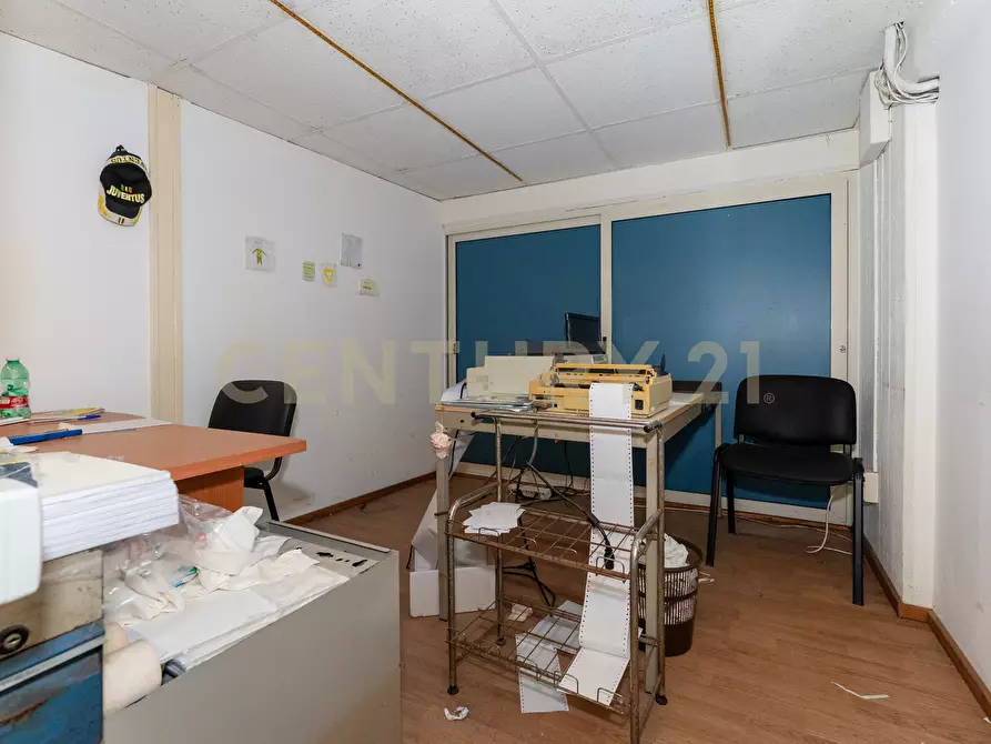 Immagine 78 di Showroom in vendita  in Via delle Scuole 1 a Aci Castello