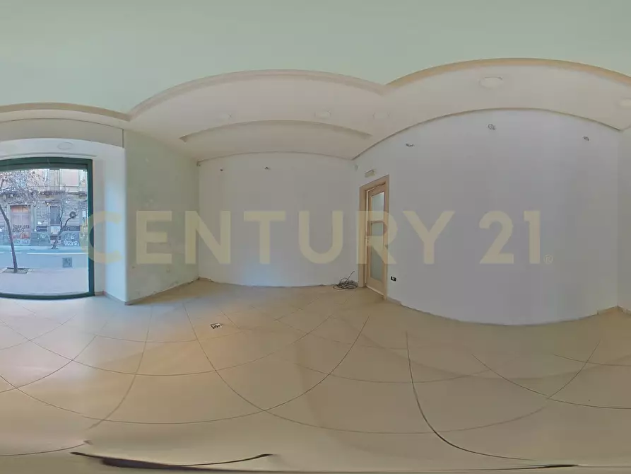 Immagine 28 di Locale commerciale in affitto  in viale Regina Margherita 19 a Catania