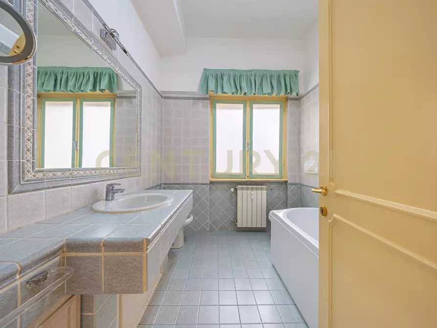 Immagine 39 di Trilocale in vendita  in Via Bevagna 56 a Roma