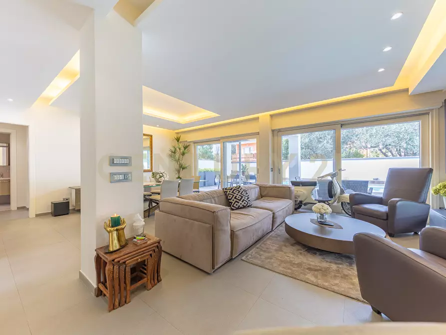 Immagine 33 di Villa in affitto  in Via Bedollo 117 a Roma