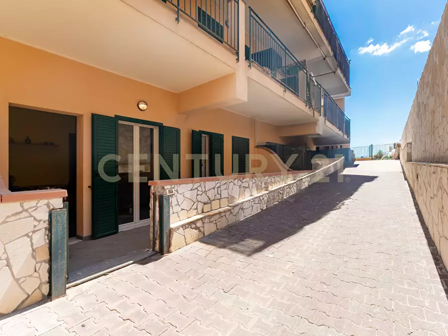 Immagine 8 di Bilocale in vendita  in Via Lungomare 2 a Sant'alessio Siculo